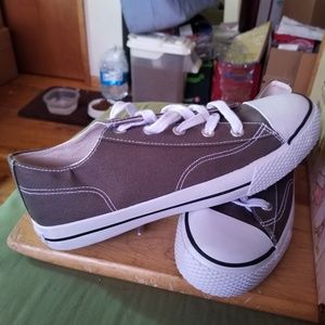 Olive Green & White Airwalk Legacee Sneaks - SZ 10